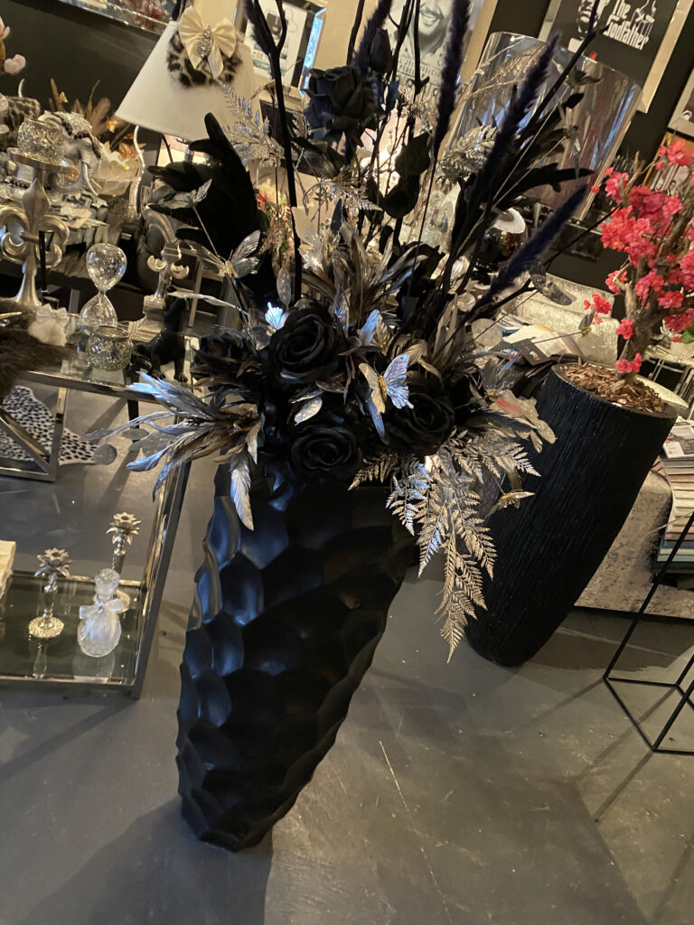 fort Isoleren Dezelfde Prachtig bloemstuk zwart met zilver in zwarte vaas Eric kuster stijl |  Angelas Kroonjuweeltje