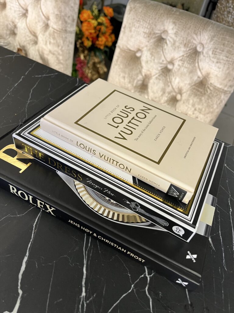 Decoratie boeken Rolex Chanel lv