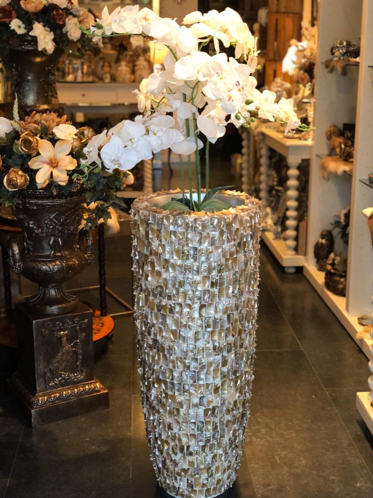 patroon schotel gouden Schelpenvaas pearl beige met orchidee 90 cm | Angelas Kroonjuweeltje