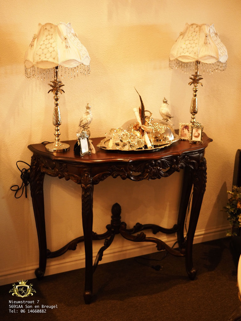 Goodwill Rafflesia Arnoldi Elektricien Mahonie bruine meubels en Engelse theekastjes | Angelas Kroonjuweeltje